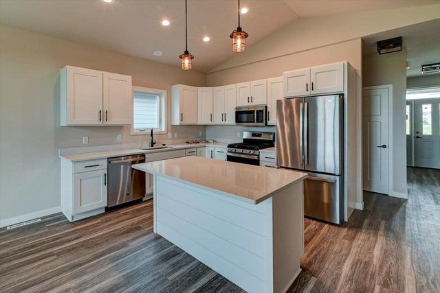 825 Vineyard Drive, Cambridge, WI 53523