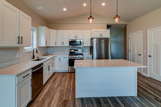 825 Vineyard Drive, Cambridge, WI 53523