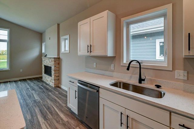 825 Vineyard Drive, Cambridge, WI 53523
