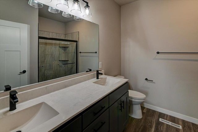 825 Vineyard Drive, Cambridge, WI 53523