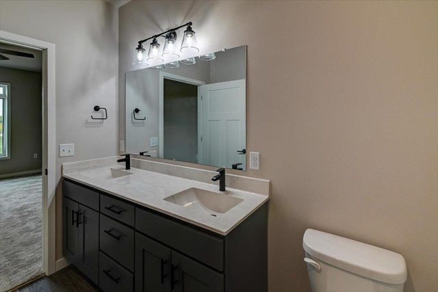825 Vineyard Drive, Cambridge, WI 53523