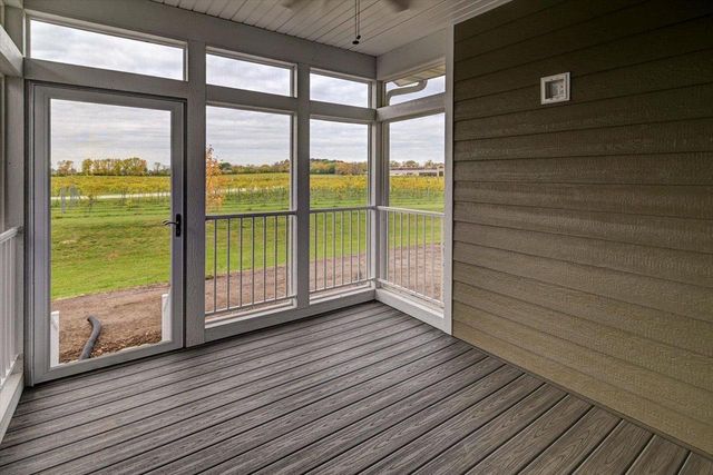 825 Vineyard Drive, Cambridge, WI 53523