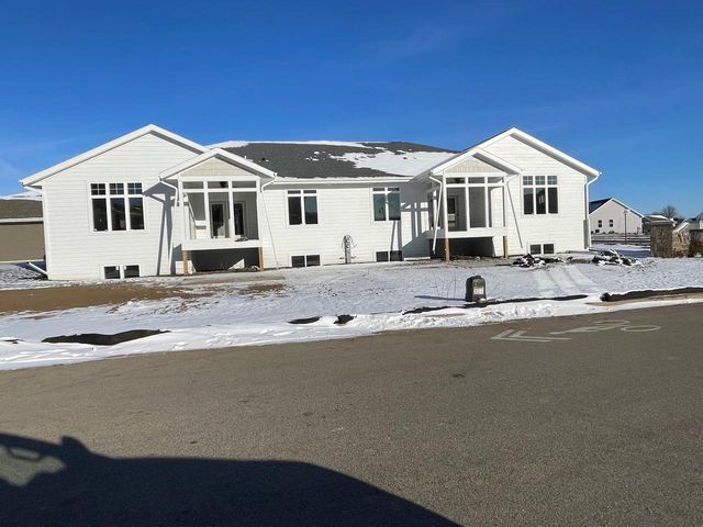 825 Vineyard Drive, Cambridge, WI 53523