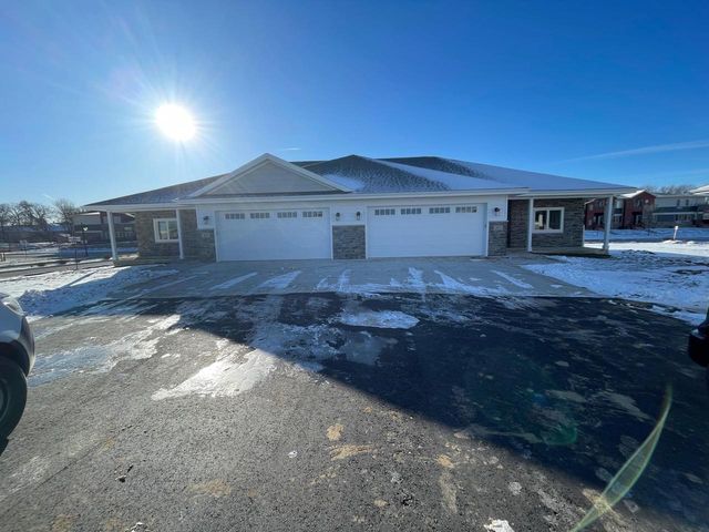 825 Vineyard Drive, Cambridge, WI 53523