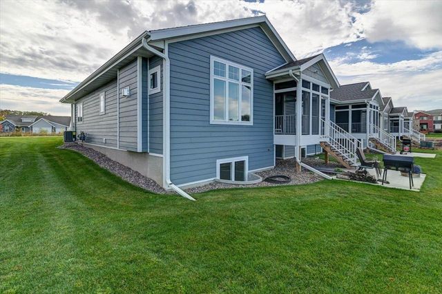 825 Vineyard Drive, Cambridge, WI 53523