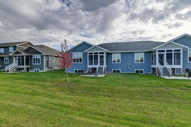 825 Vineyard Drive, Cambridge, WI 53523