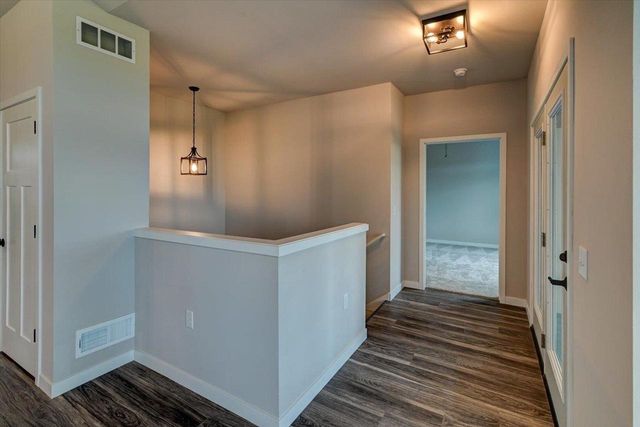 825 Vineyard Drive, Cambridge, WI 53523