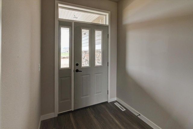 825 Vineyard Drive, Cambridge, WI 53523