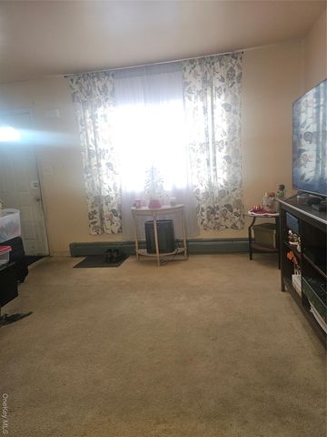 11 Holbrook Street, Bay Shore, NY 11706