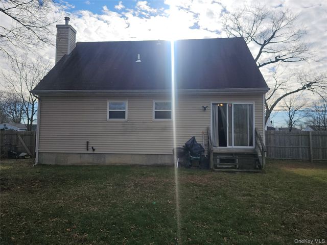 11 Holbrook Street, Bay Shore, NY 11706