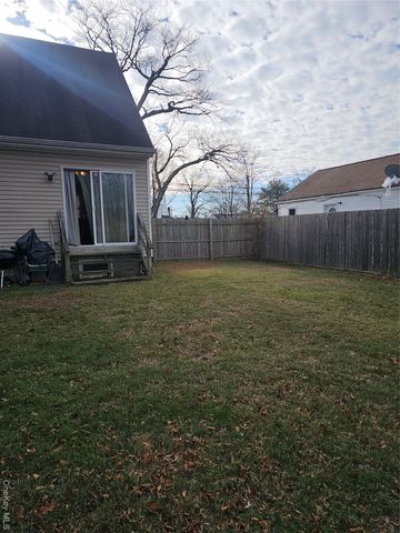 11 Holbrook Street, Bay Shore, NY 11706