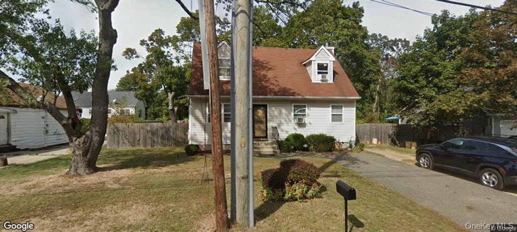 11 Holbrook Street, Bay Shore, NY 11706