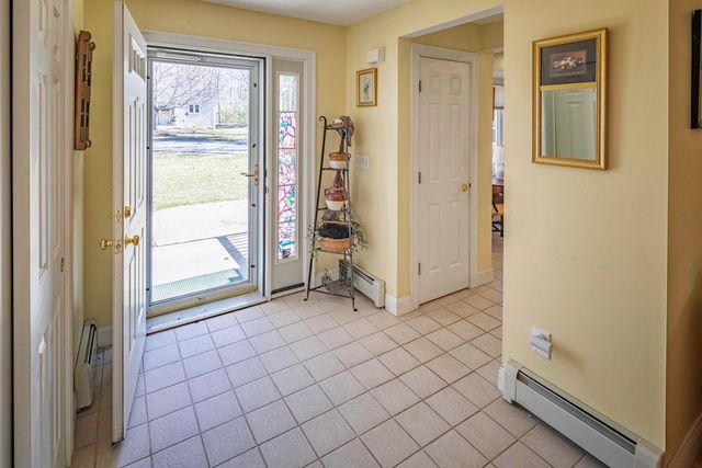 6 Roysann Way, Durham, NH 03824