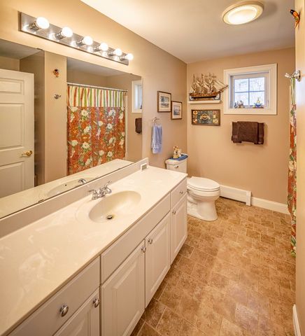 6 Roysann Way, Durham, NH 03824