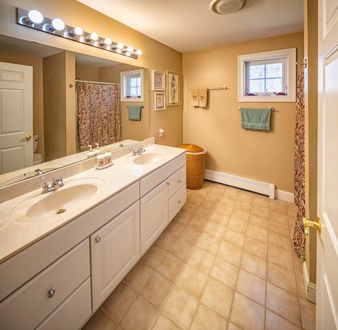 6 Roysann Way, Durham, NH 03824
