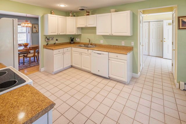 6 Roysann Way, Durham, NH 03824