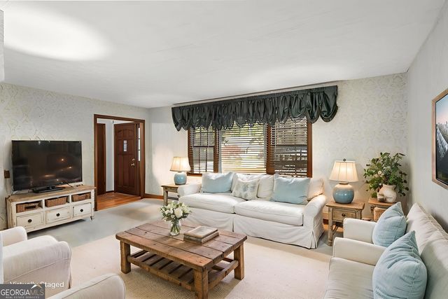 2252 Valley Creek Circle, Snellville, GA 30078
