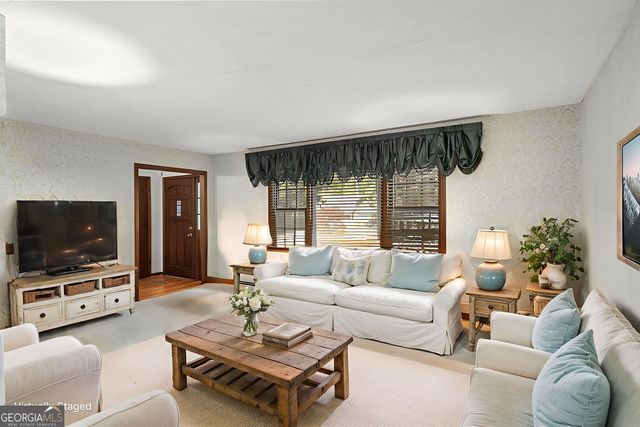 2252 Valley Creek Circle, Snellville, GA 30078