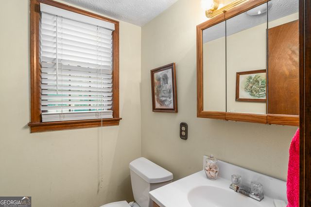 2252 Valley Creek Circle, Snellville, GA 30078