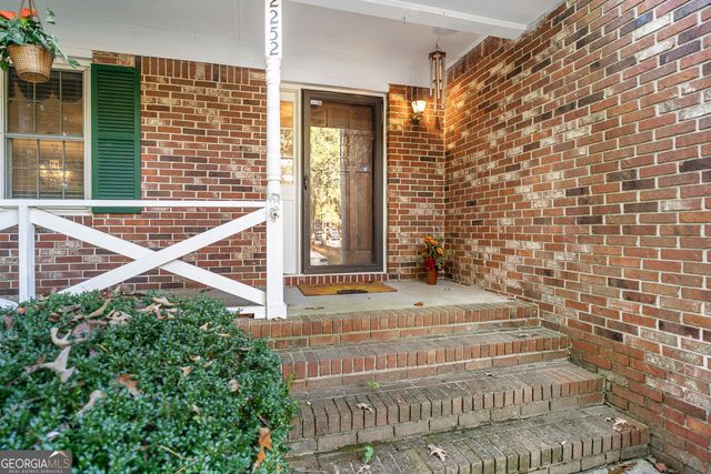 2252 Valley Creek Circle, Snellville, GA 30078
