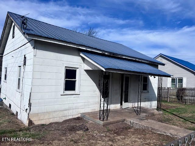 502 Thompson St, Philadelphia, TN 37846