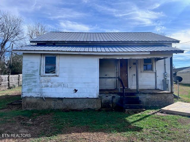 502 Thompson St, Philadelphia, TN 37846