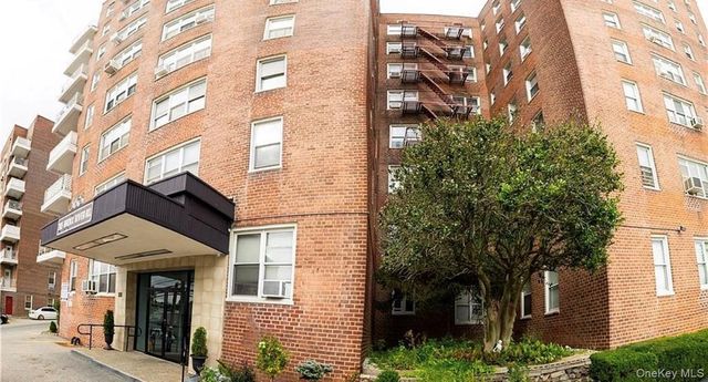 365 Bronx River Road 4B, Yonkers, NY 10704