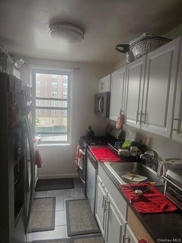 365 Bronx River Road 4B, Yonkers, NY 10704