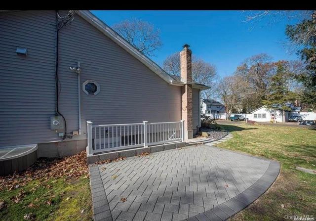 16 wildwood st, Lake Grove, NY 11755