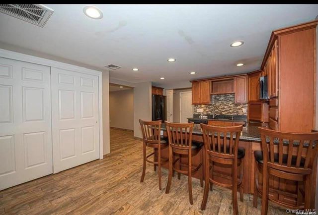 16 wildwood st, Lake Grove, NY 11755