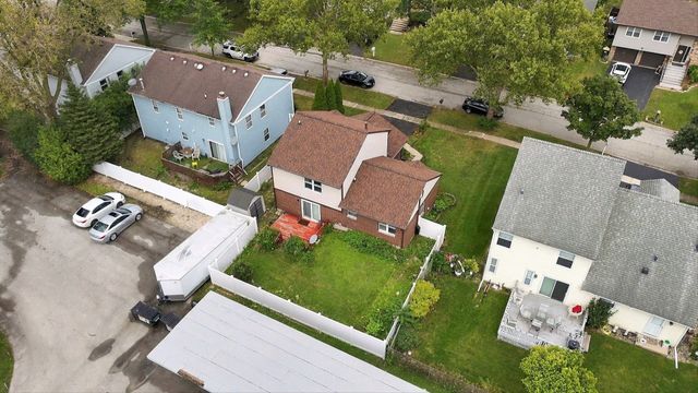 1114 Buttonwood Drive, Westmont, IL 60559