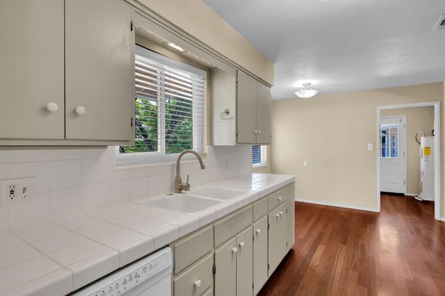 832 Prow Ct, Sacramento, CA 95822