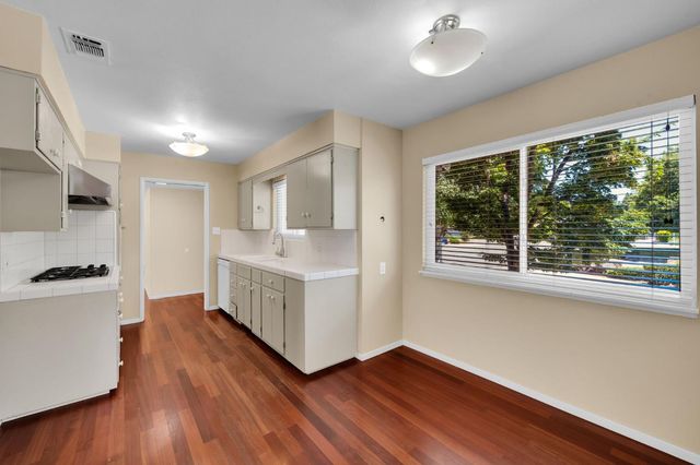 832 Prow Ct, Sacramento, CA 95822