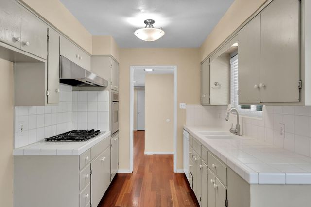 832 Prow Ct, Sacramento, CA 95822