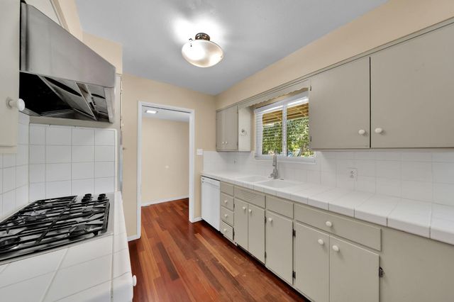 832 Prow Ct, Sacramento, CA 95822