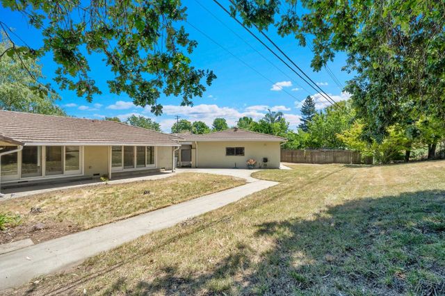 832 Prow Ct, Sacramento, CA 95822