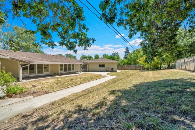 832 Prow Ct, Sacramento, CA 95822