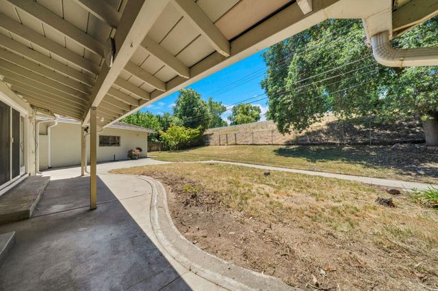 832 Prow Ct, Sacramento, CA 95822
