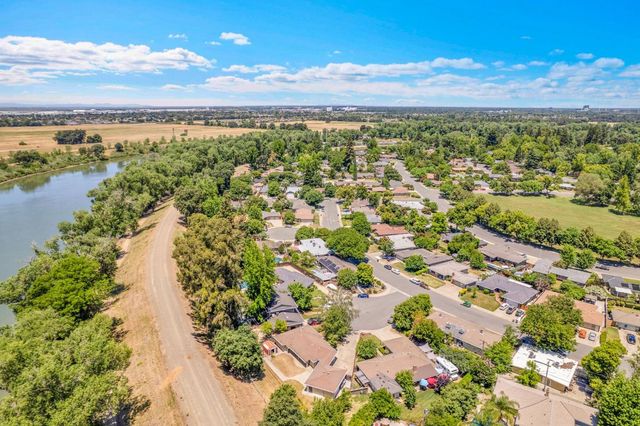 832 Prow Ct, Sacramento, CA 95822