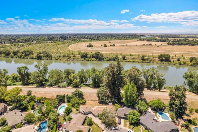 832 Prow Ct, Sacramento, CA 95822
