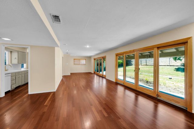 832 Prow Ct, Sacramento, CA 95822