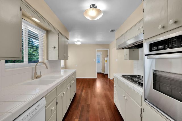 832 Prow Ct, Sacramento, CA 95822