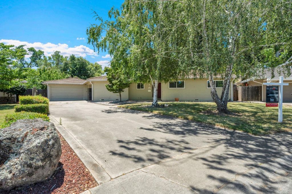 832 Prow Ct, Sacramento, CA 95822