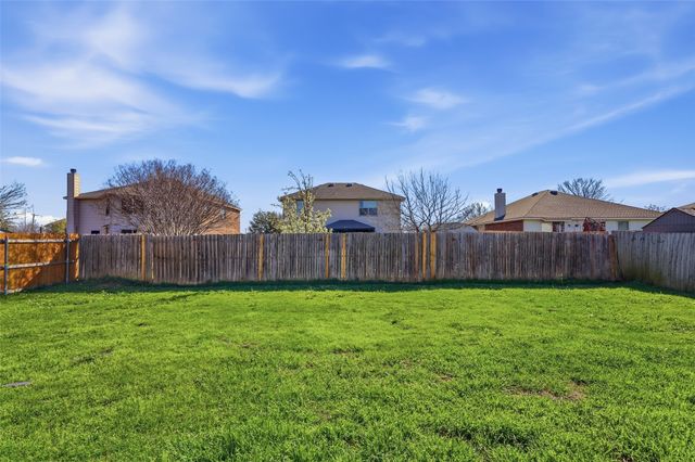 108 Thoroughbred Drive, Krum, TX 76249