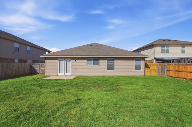 108 Thoroughbred Drive, Krum, TX 76249