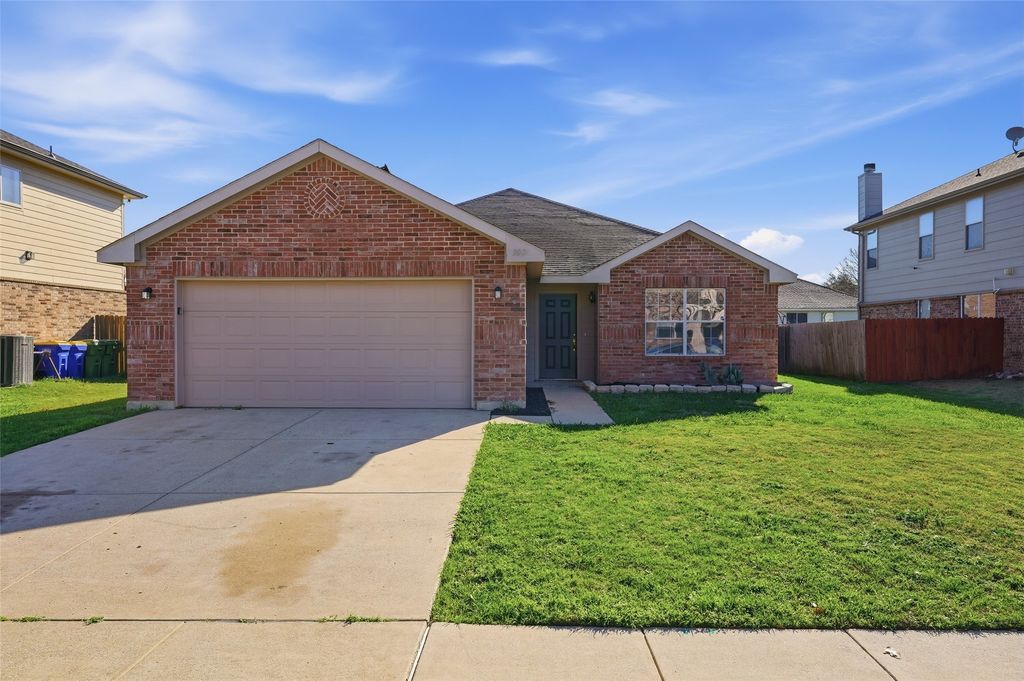 108 Thoroughbred Drive, Krum, TX 76249