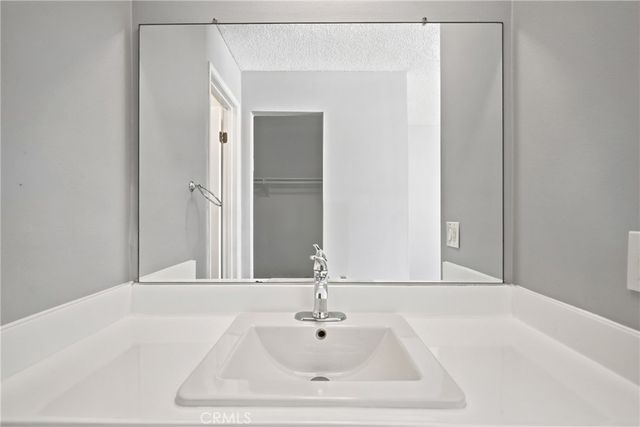 15425 Sherman Way 211, Van Nuys, CA 91406