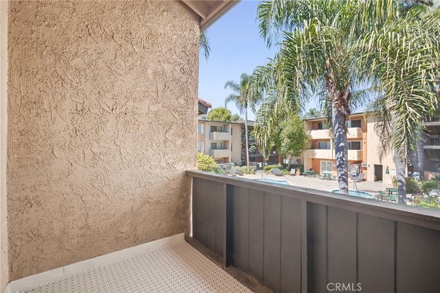 15425 Sherman Way 211, Van Nuys, CA 91406