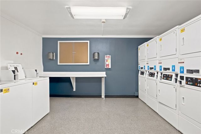 15425 Sherman Way 211, Van Nuys, CA 91406