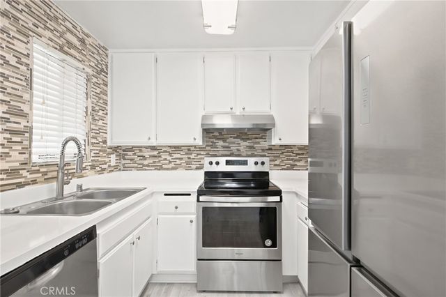 15425 Sherman Way 211, Van Nuys, CA 91406